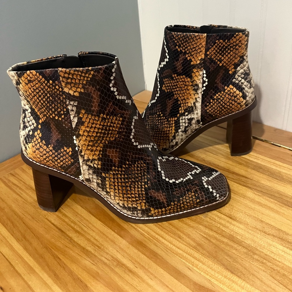 Gibson Latimer Snakeskin Ankle Boots Size 6.5